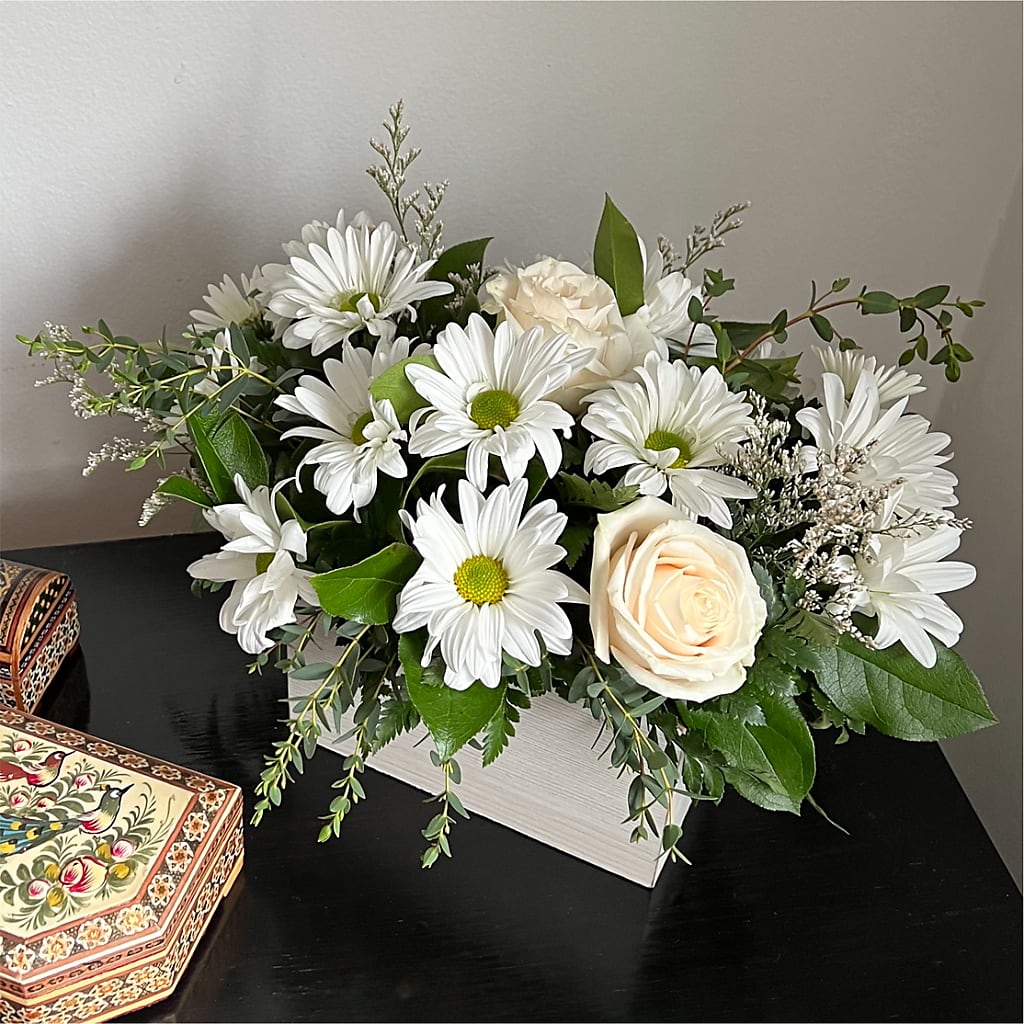 Fresh Linen Box Bouquet – MONA'S BOUQUETS, Bacliff TX